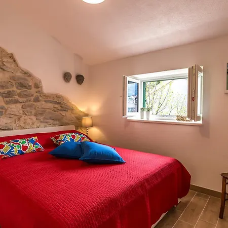 Rustical 2 Apartment Baska Voda